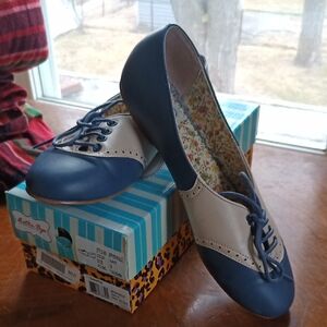 Bettie Page Navy and Cream Halle Oxfords